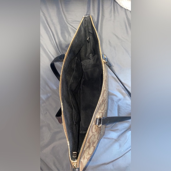 Coach - Picture 3 of 3